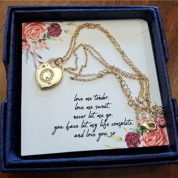 GOLD TONE jeweled‎ heart initial necklace Q E - Picture 1 of 11